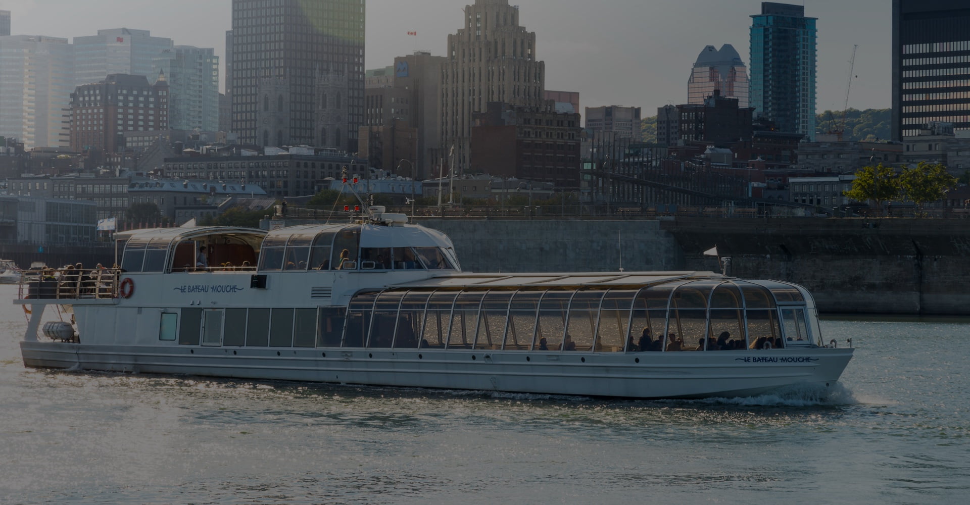 Le Bateau-Mouche au Vieux-Port de Montréal