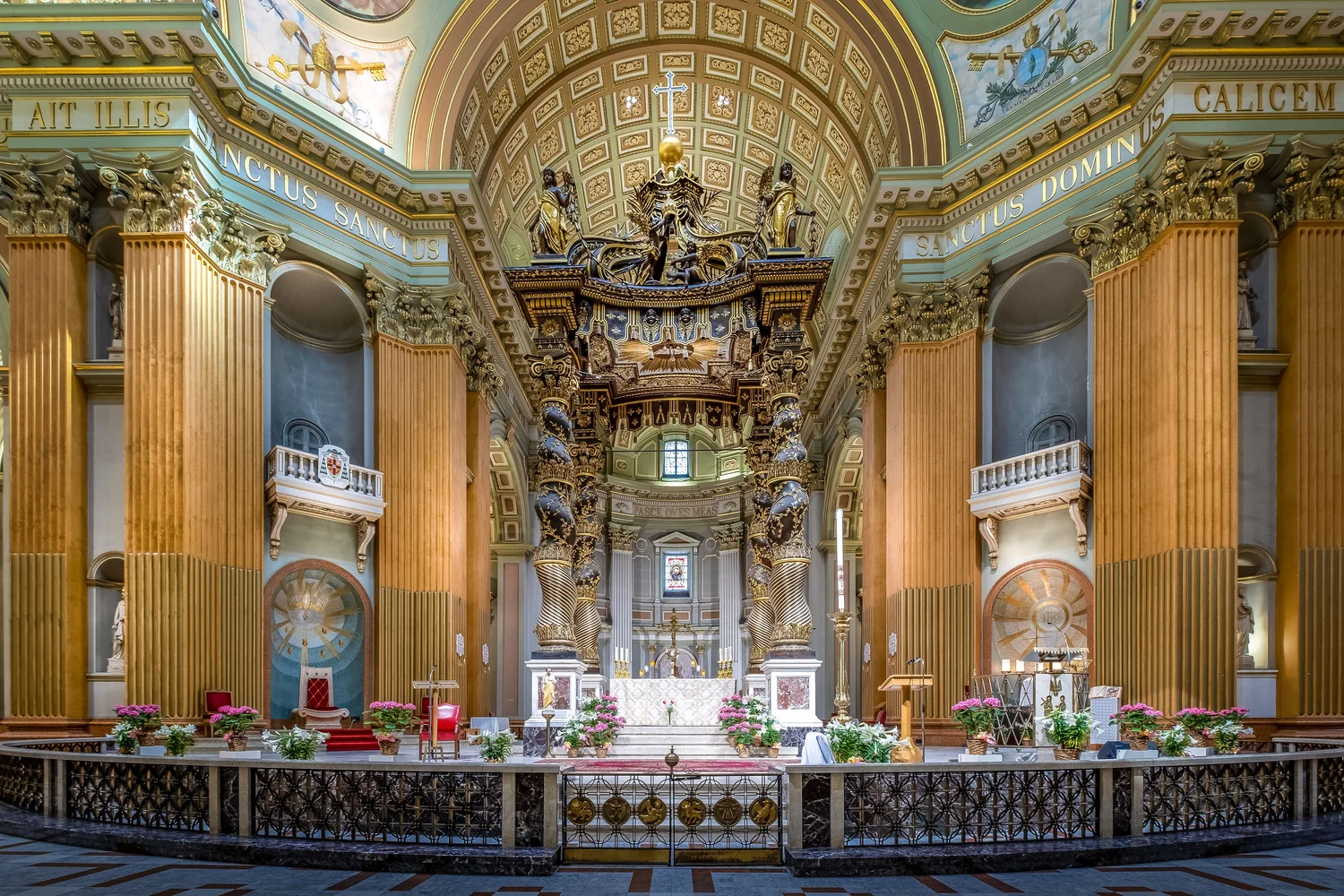 Basilique-Cathédrale Marie-Reine-du-Monde — photo 2