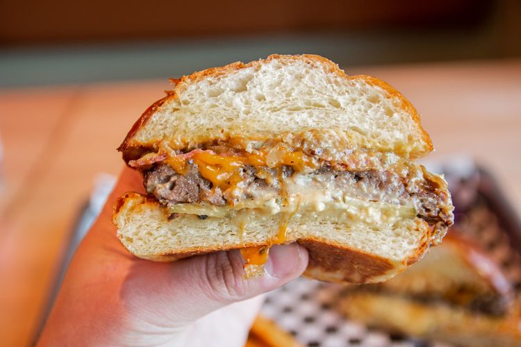 Mekan & Beyond — Burger Authentique — photo 1